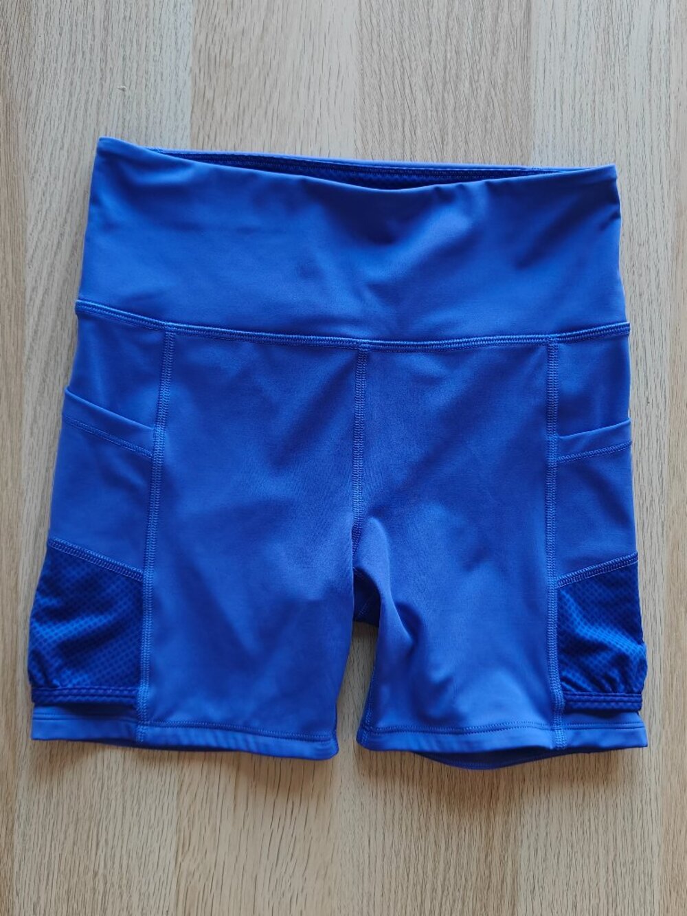 WOMEN'S ATHLETA ULTIMATE ADVANTAGE SHORTS (SIZE SMALL)